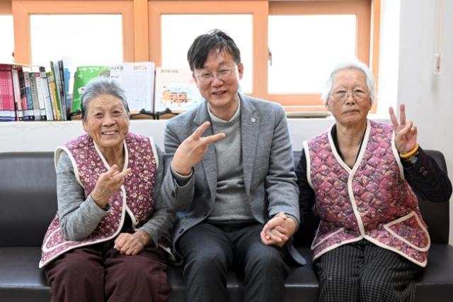 [NSP PHOTO]시니어안산시 희망 동행 간담회 도서 지역으로 확대현장중심 소통 행보 지속