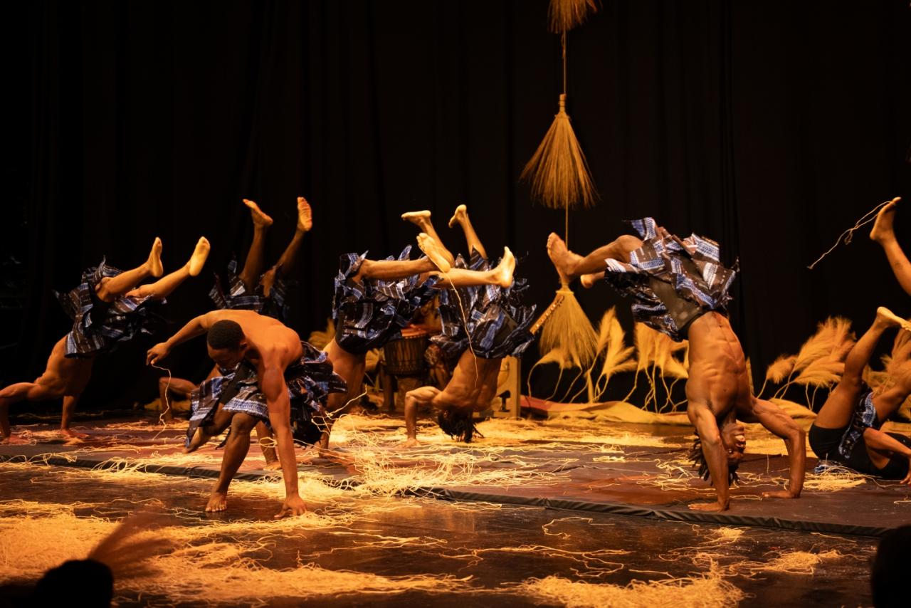 NSP통신-제22회 안산국제거리극축제 폐막공연인 캐나다 예술단체 서커스 칼라반떼의 와우 사진 서커스 칼라반떼