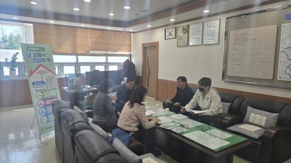 -경산시는 의료요양 등 지역 돌봄 통합지원법 시행2026327을 앞두고 읍면동 행정복지센터의 준비 상황을 점검하며 사업 추진에 박차를 가한다 사진 경산시