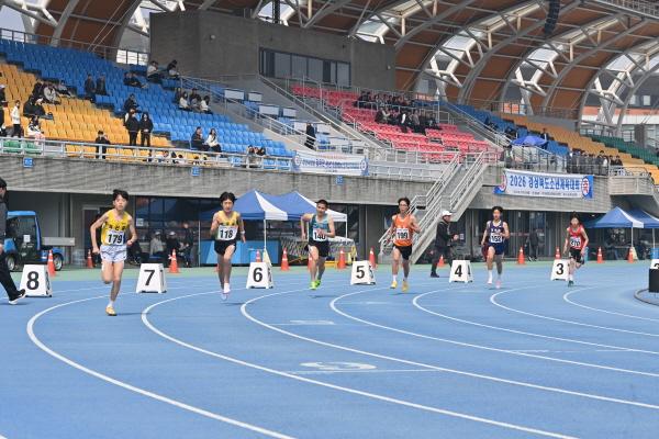 -경상북도교육청이 주최하고 경상북도체육회가 주관하는 2026년 경상북도소년체육대회 육상경기가 23일부터 24일까지 2일간 경산시에 있는 경산생활체육공원 시민운동장에서 성황리에 개최됐다고 밝혔다 사진 경상북도교육청