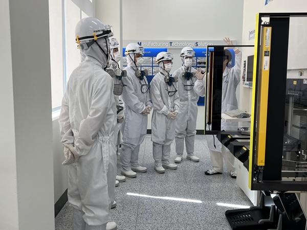 -직업계고 채용 연계형 직무교육과정 지원사업에 참여한 전남 직업계고 학생들이 현장 직무 교육을 받고 있다 사진 전남교육청