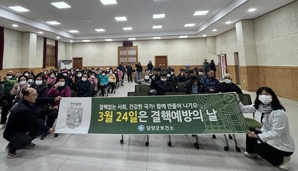 -담양군보건소가 지난 24일 실시한 결핵 예방 캠페인 사진 담양군
