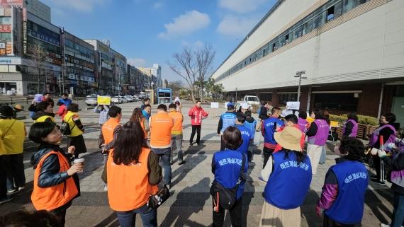 -본오3동 상록수마을 본오클린데이 행사에서 인사말 하는 김석훈 예비후보 사진 김석훈 예비후보측