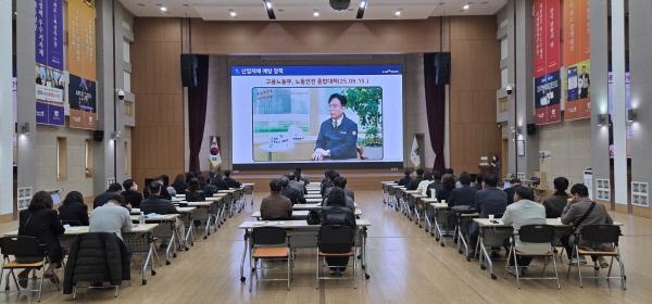 -경주시는 24일과 25일 2일간 시청 알천홀에서 현업 근로자를 직접 지휘감독하는 관리감독자 110명을 대상으로 2026년 관리감독자 안전보건교육을 실시했다고 밝혔다 사진 경주시