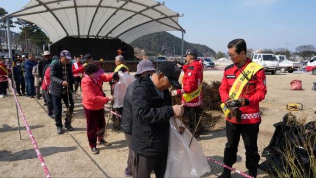 [NSP PHOTO]봉화군 식목일 맞아  나무나누어주기 행사 개최