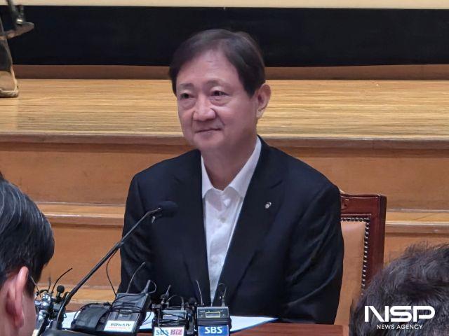 -26일 이찬진 금융감독원장이 기자간담회에서 기자들의 질문에 답변하고 있다 사진 강수인 기자