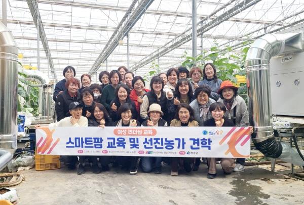 -한국여성농업인청송군연합회는 지난 24일 청송황금사과 연구단지와 지역 내 선진농가에서 2026년 리더십 교육을 실시했다고 밝혔다 사진 청송군