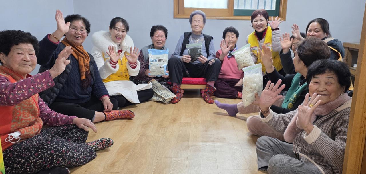 -영주시에 거주하는 65세 이상 어르신 등 일상생활에 어려움이 있는 시민에게 건강관리부터 생활지원까지 맞춤형 서비스 제공 사진 영주시