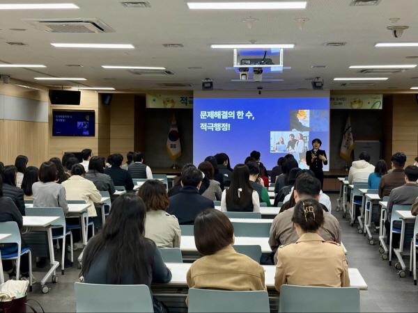 -대구 수성구는 지난 25일 구청 직원을 대상으로 2026년 적극행정 특강을 실시했다 사진 대구 수성구