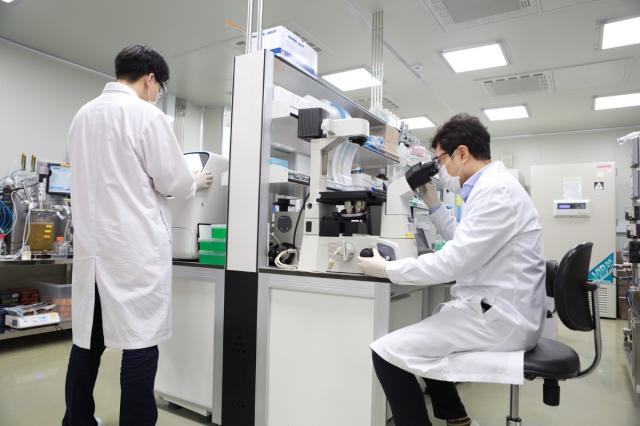[NSP PHOTO]수정중들어보니 SK케미칼J2H 신약 공동개발 MOU플랫폼 협력 넘어 후보물질 정조준 기류