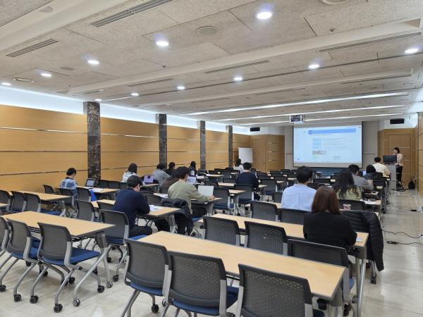 -구미상공회의소 경북FTA통상진흥센터는 대구본부세관 및 한국원산지정보원과 공동으로 지난 26일 경북지역 수출기업 담당자들을 대상으로 경북지역 주요 FTA 협정별 활용방안 설명회와 FTA PASS 원산지 관리시스템 활용 실습 교육을 진행했다 사진 구미상공회의소