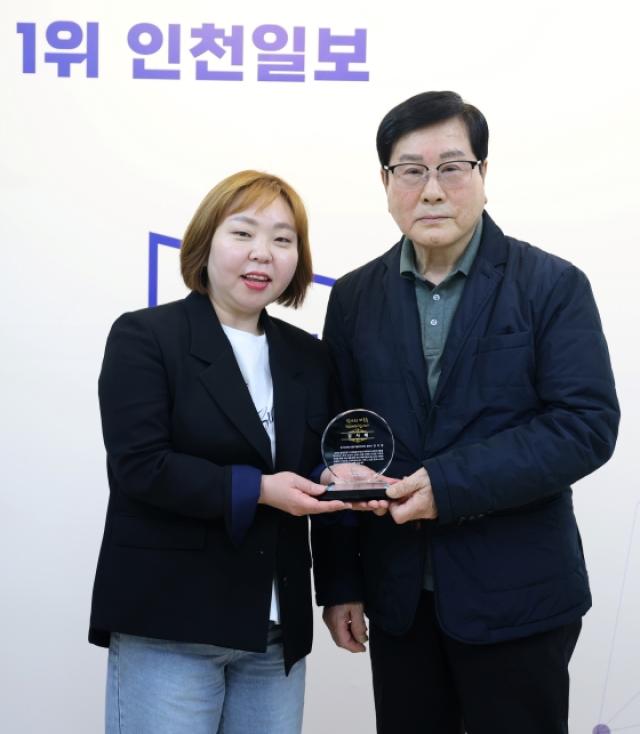 [NSP PHOTO]전자영 경기도의원 미인정 피해자 명예회복 공로 감사패 받아