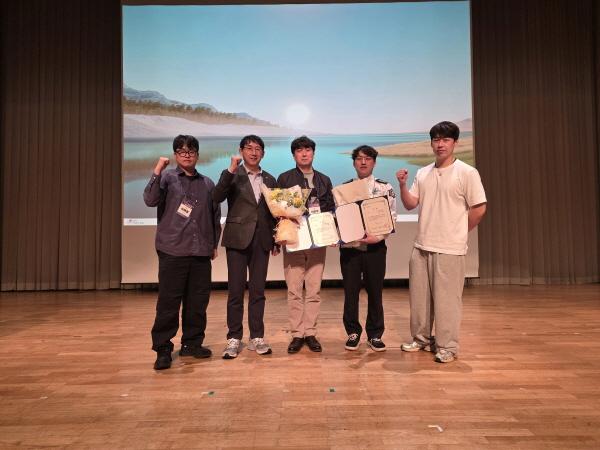 -경상북도 소방본부는 지난 27일 제주 서귀포시에서 열린 2026년 국제 화재감식 컨퍼런스에 참가해 화재조사 분야 연구논문 2편이 수상했다 사진 경상북도