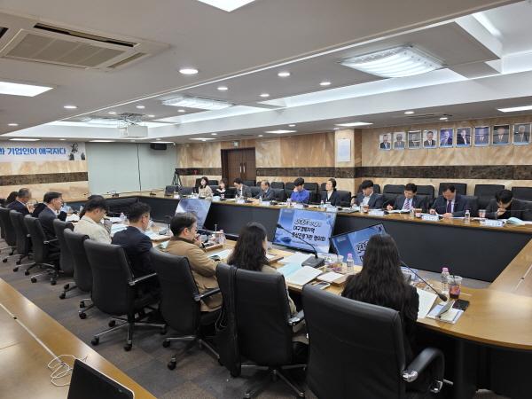 -구미상공회의소 경북FTA통상진흥센터에서는 31일 구미상공회의소 3층 회의실에서 대구경북동부FTA통상진흥센터와 공동으로 2026년 14분기 대구경북지역 통상진흥기관협의회를 개최했다 사진 구미상공회의소
