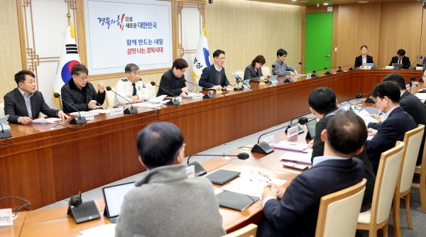 -경상북도는 31일 도청 원융실에서 경상북도지사 권한대행 황명석 행정부지사 주재로 경상북도 소버린 AI 기본계획 추진상황 점검회의를 개최했다 사진 경상북도