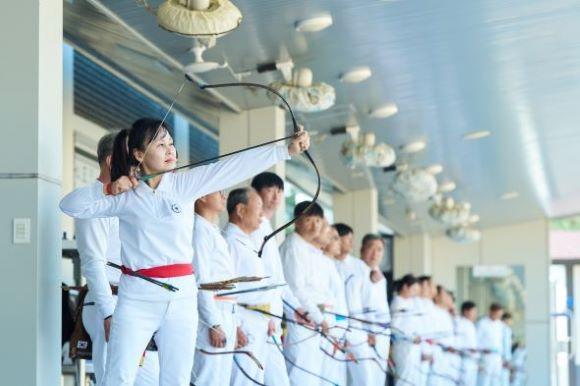 -올해 개회식은 약 800 규모의 대형 무대에 빔 프로젝션 맵핑 기술을 적용해 무대 전체를 하나의 거대한 미디어 공간으로 탈바꿈시킨다 사진 안동시