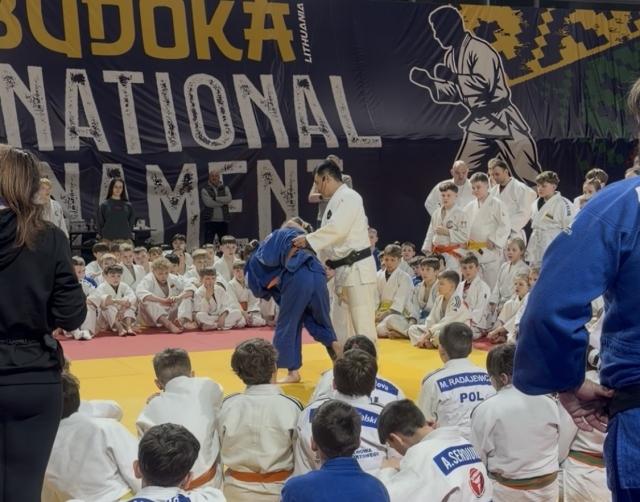 -장용수 마스터가 프랑스 유도기술을 전수하고 있다 사진 여수유도짐