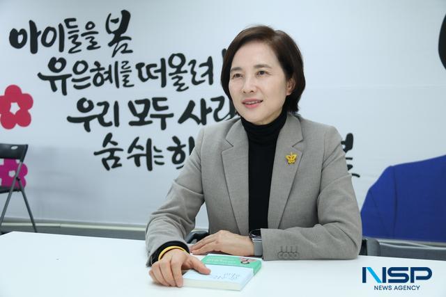 -유은혜 경기도교육감 예비후보가 인터뷰를 하고 있다 사진 조현철 기자