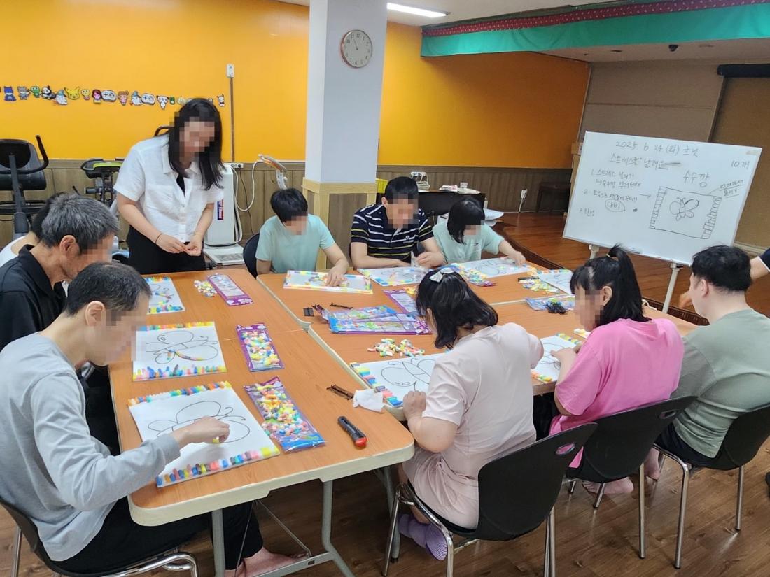 -평생학습 프로그램을 진행하는 모습 사진 시흥시