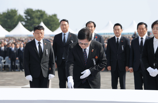 -우원식 국회의장가운데 사진 국회의장 공보수석실