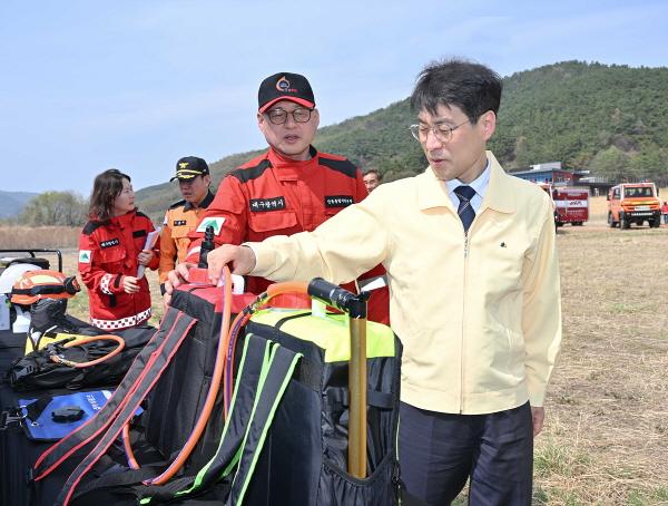 -대구광역시 산불방지대책본부는 3일 달성군 일원에서 유관기관 합동 산불진화 훈련을 실시했다 사진 대구광역시