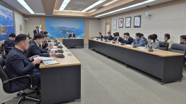 -여수시가 세계섬박람회조직위원회와 함께 섬박람회 대책 마련을 위한 회의를 개최하고 있다 사진 여수시