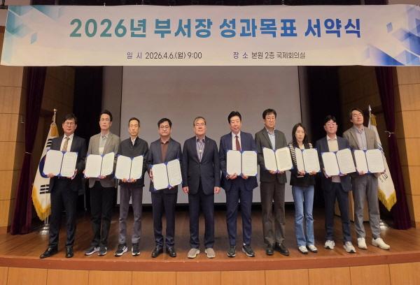 -경북테크노파크는 6일 2026년 부서장 성과목표 서약식을 통해 성과 중심 책임경영 체계를 본격적으로 가동했다 사진 경북테크노파크