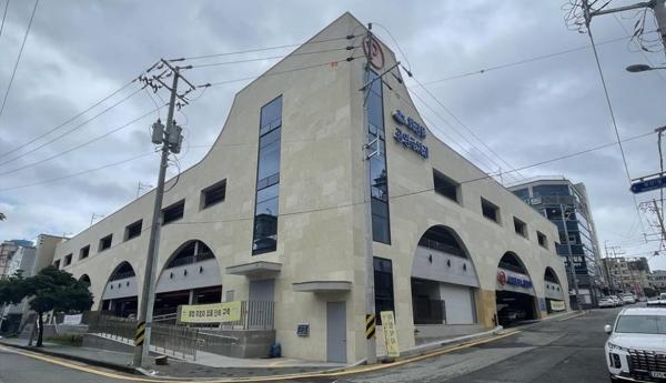 -여수시가 관내 유료 공영주차장을 대상으로 차량 5부제를 민간 부문까지 확대 시행한다 사진 여수시