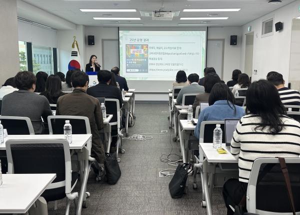 -경상북도교육청은 7일 본청 행복지원동 304호 회의실에서 체크중 학업성취 평가 출제위원단 33명이 참석한 가운데 1차 협의회를 개최했다고 밝혔다 사진 경상북도교육청