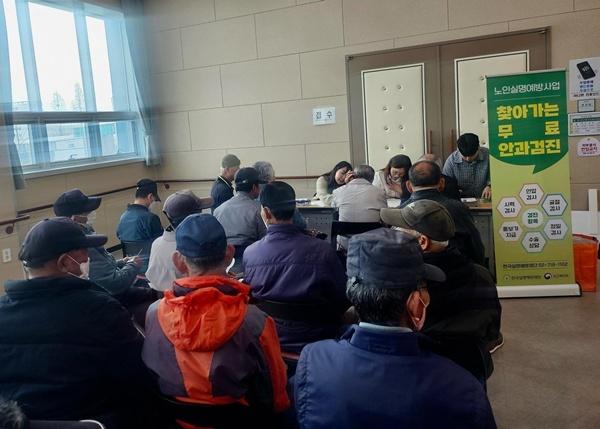 -장흥군이 최근 실시한 찾아가는 무료 안검진 사진 장흥군