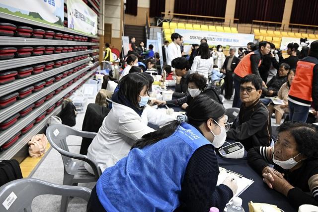 [NSP PHOTO]우리 동네 온기 한 스푼 장수군 찾아가는 의료봉사의료 접근성 보완