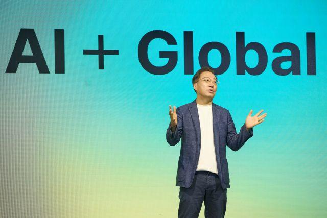 -윤호영 카카오뱅크 대표가 8일 서울시 영등포구에서 열린 2026 카카오뱅크 프레스톡에서 2026년 전략 및 방향성에 대해 발표하고 있다 사진 카카오뱅크