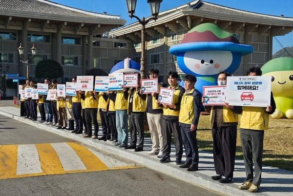 -여수시는 4월 8일부터 시청 전 직원을 대상으로 차량 5부제에서 2부제로 확대 시행한다 사진 여수시