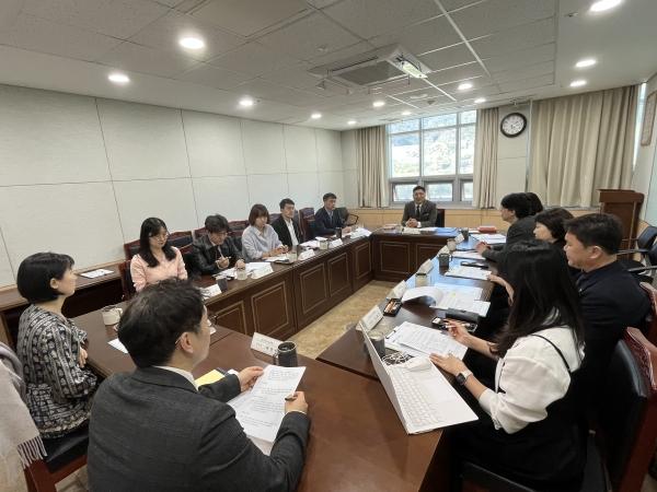 -경상북도교육청은 8일 본청 403호 회의실에서 2026학년도 책벗 공방 사업의 원활한 운영을 위해 지원단 사전 협의회를 개최했다 사진 경상북도교육청