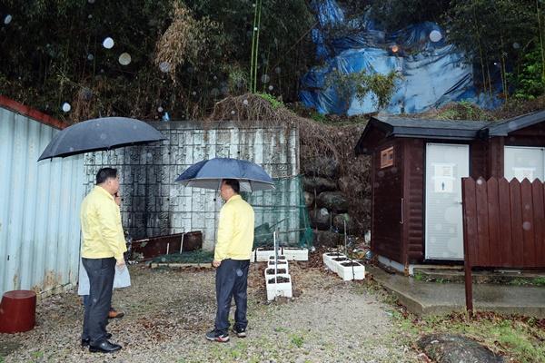 -장흥군이 여름철 태풍호우 등 자연재난에 대응하기 위해 현장점검을 실시하고 있다 사진 장흥군