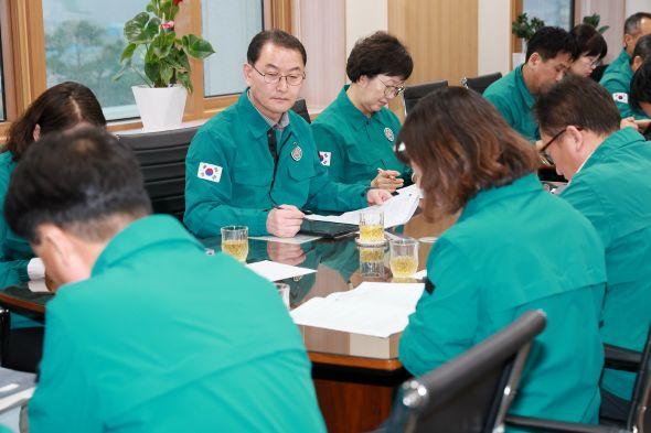 -예천군 중동 상황 대응 분야별 점검 회의 개최 분야별 민생 안정 대책 집중 점검 흔들림 없는 지역경제 조성 사진 예천군
