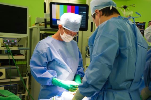 [NSP PHOTO]포항성모병원 외과 손동녕 과장 경북 최초 다빈치SP 대장 선암 로봇수술 성공
