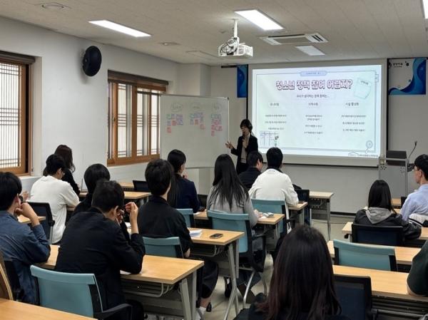 -경주시 화랑마을은 지난 11일부터 12일까지 1박 2일간 화랑마을 일원에서 청소년운영위원회를 대상으로 상반기 역량강화 워크숍을 운영했다 사진 경주시