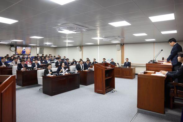 -영주시의회 제300회 임시회 폐회 6일간의 일정 안건 13건 처리 및 주요사업장 현장방문 사진 영주시의회