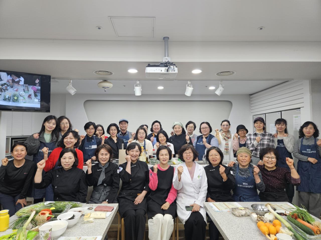 -약선 푸드케어 심화 과정 운영 현장 기념촬영 모습 사진 원광디지털대학교