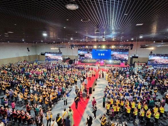 -안동시 대규모 컨벤션축제 성공 개최 영남권 관광MICE 거점 입증 국제라이온스협회 경북지구 연차대회 3500명 방문객 수용 한국문화테마파크 산성마을 봄의 노래로 만족도 극대화 사진 안동시