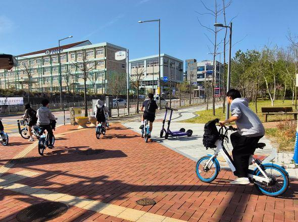 -예천군 경북도청신도시 공영e자전거 고유가 시대 속 대안 교통수단으로 우뚝 고유가와 차량 2부제로 인한 출퇴근 경북도청신도시는 걱정 없어요 사진 예천군