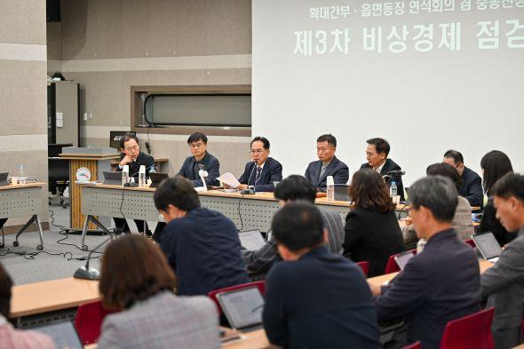 -시설농가 면세유 유가연동 보조금 94억 원 농기계 3종 면세경유 유가연동 보조금 529억원이 증액됐으며 여기에 농협중앙회 차원의 별도 사업인 농민 면세유 물량 할인지원250억 원까지 더해져 농가의 유류비 부담은 크게 경감될 전망이다 사진 영주시