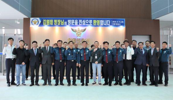 -김원태 경북경찰청장 첫 도내 치안 현장방문으로 안동경찰서 직원들과 소통 간담회 열고 유공자 표창 사진 안동경찰서