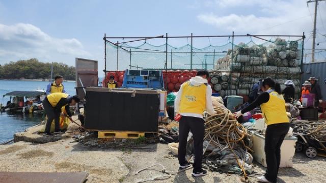 [NSP NEWS Image]여수시 해안가 방치 폐어구쓰레기 190톤 수거