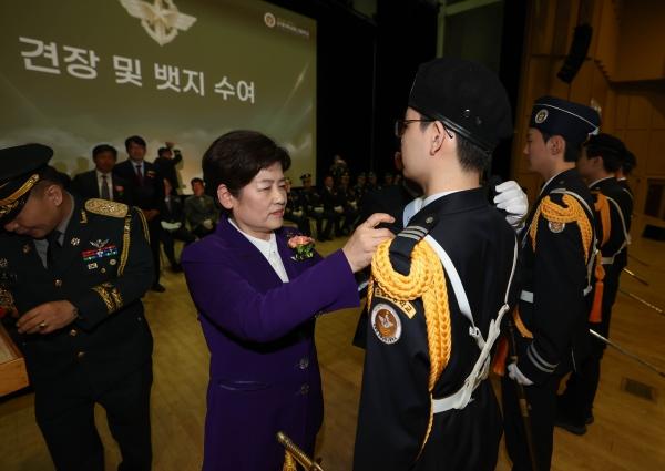 -대구시교육청은 15일 대구 엑스코에서 강은희 교육감 2작전사 인사처장 및 군 관계자 군軍 특성화고 6개 학교 교장감 예비반 학생 118명 학부모 등이 참석하여 군軍 특성화고 발대식을 개최했다 사진 대구시교육청