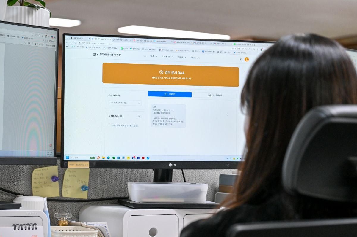 -영주시 자체 AI 챗영주 도입 2개월 행정 현장 업무 파트너로 안착 규정 해석 지원부터 문서 작성까지 디지털 사수 역할로 업무 효율 향상 사진 영주시
