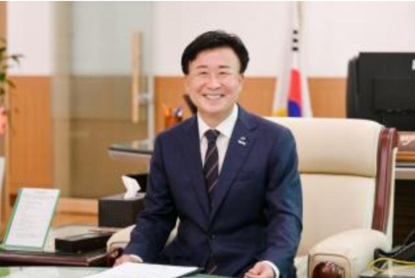 -정기명 여수시장 예비후보 사진 정기명 사무실