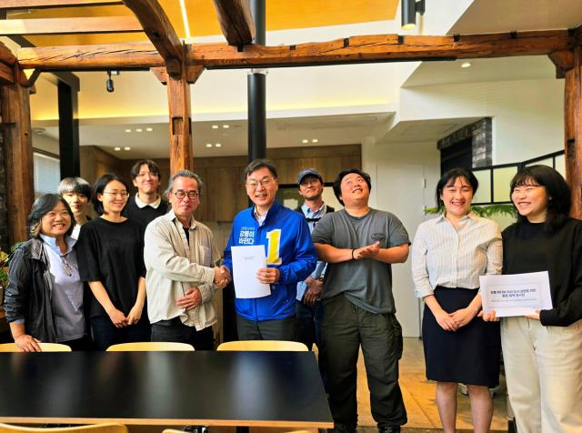 [NSP NEWS Image]63지방선거김중남 민주당 강릉시장 후보 영화인 간담회 열고 미디어센터 개방 공약 제시