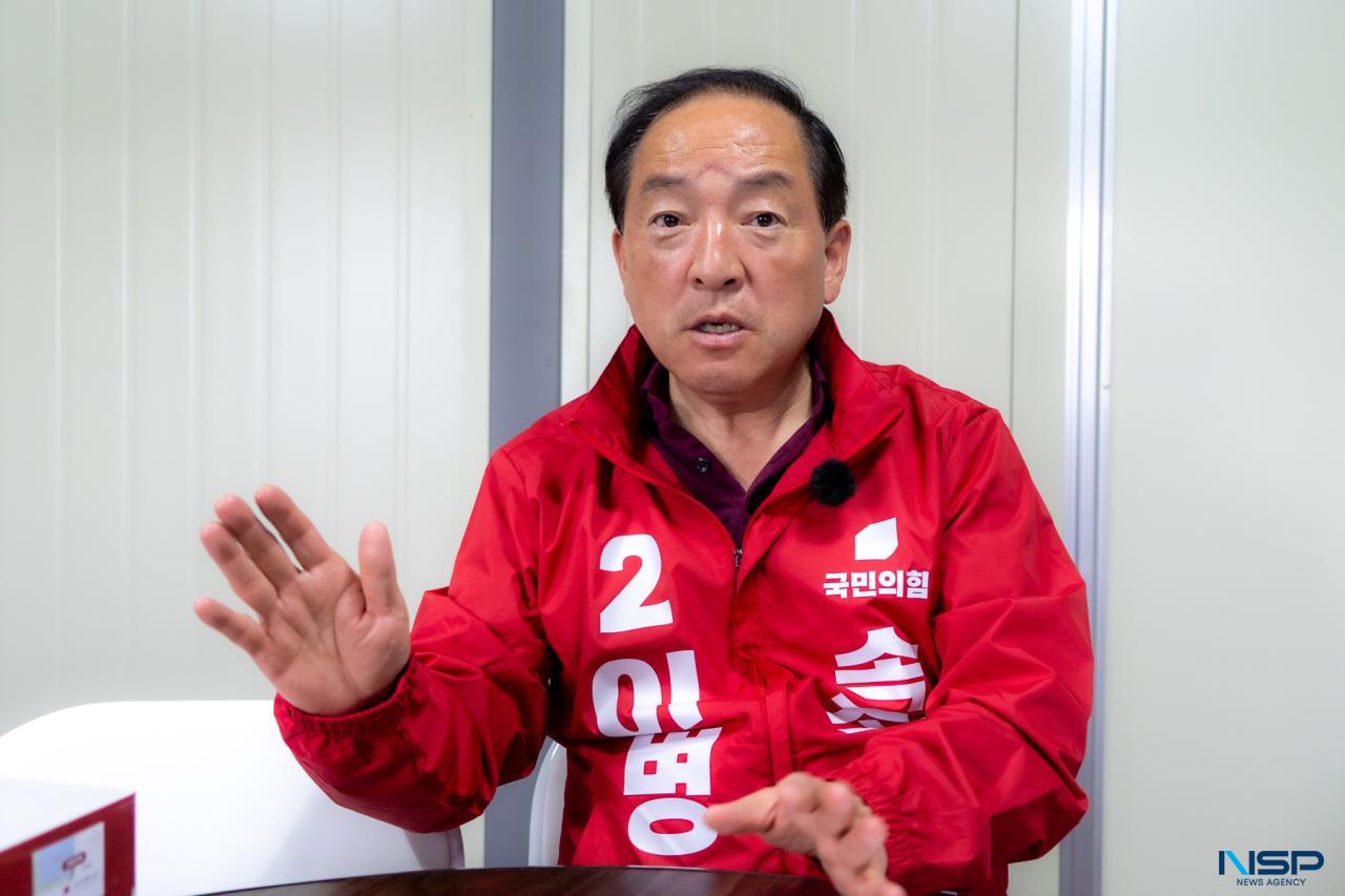 -이병선 국민의힘 속초시장 후보가 중단 없는 전진으로 성공시대 속초를 만들겠다고 밝히고 있는 모습 사진 조이호 기자
